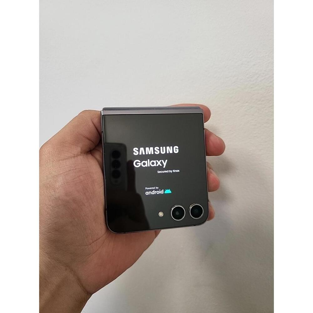 🔴ON SALE🔴 Samsung Galaxy Z Flip5 - 256 GB - Graphite